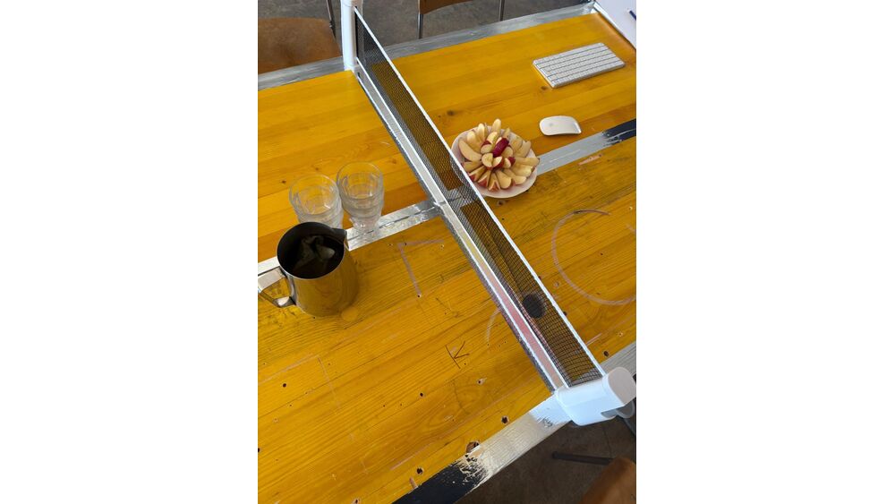 Der längste Tisch der Stadt wird zur Ping-Pong-Arena!